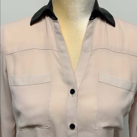 XS Express blouse with faux leather collar. - Picture 3 of 6